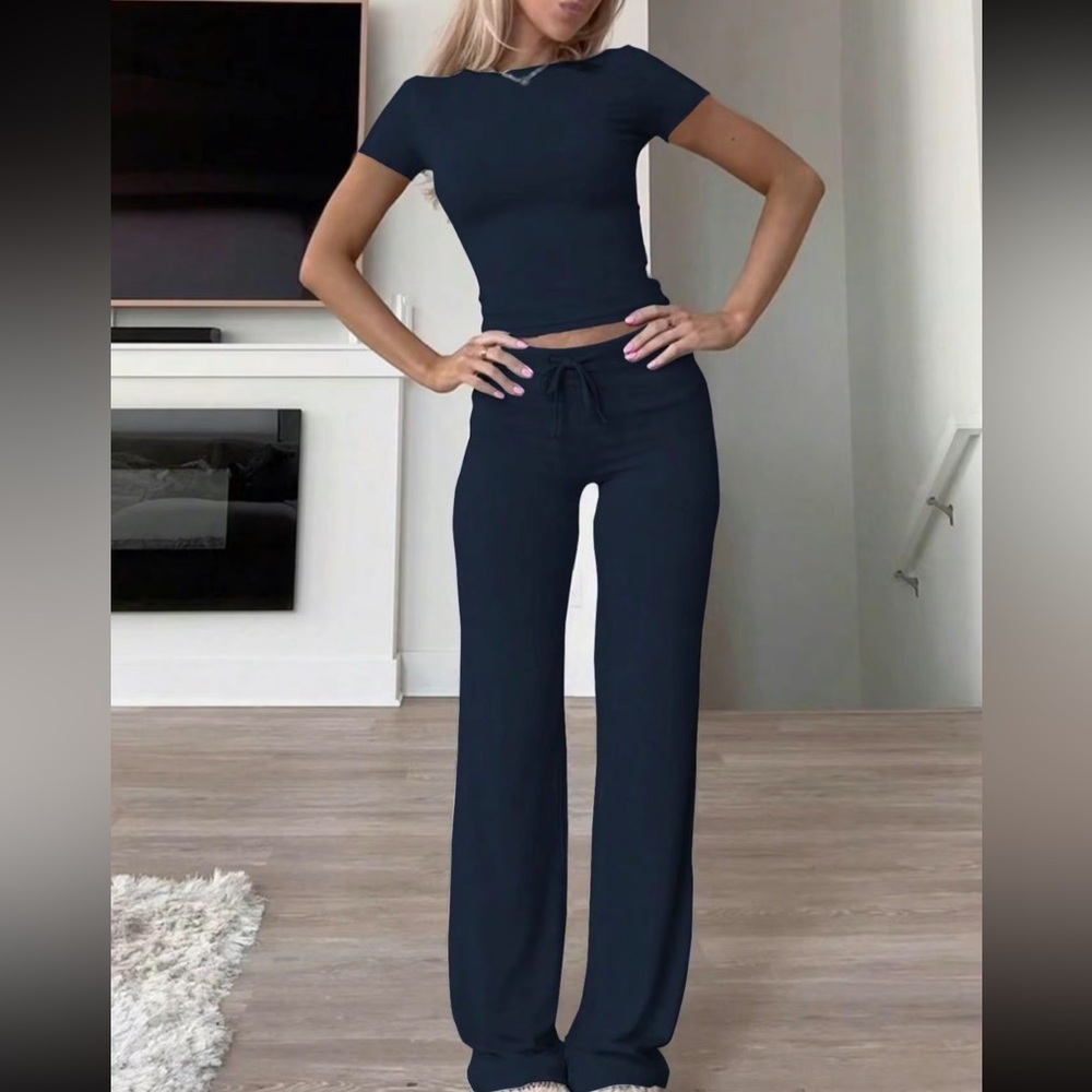 Viral tik tok two piece matching outfit! Beautiful color! (Navy). Size XL!